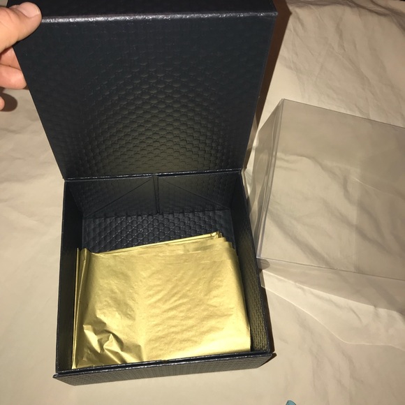 Authentic Gucci box w/ magnetic lid - Picture 3 of 4